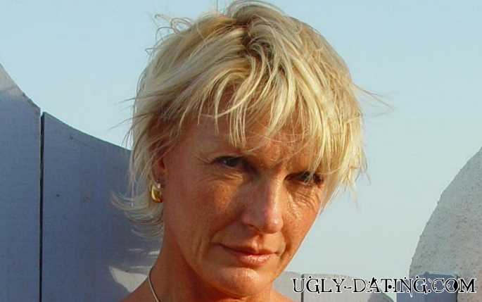 Verhärmtes Gesicht Verhärmtes Gesicht aber irgendwie sexy.